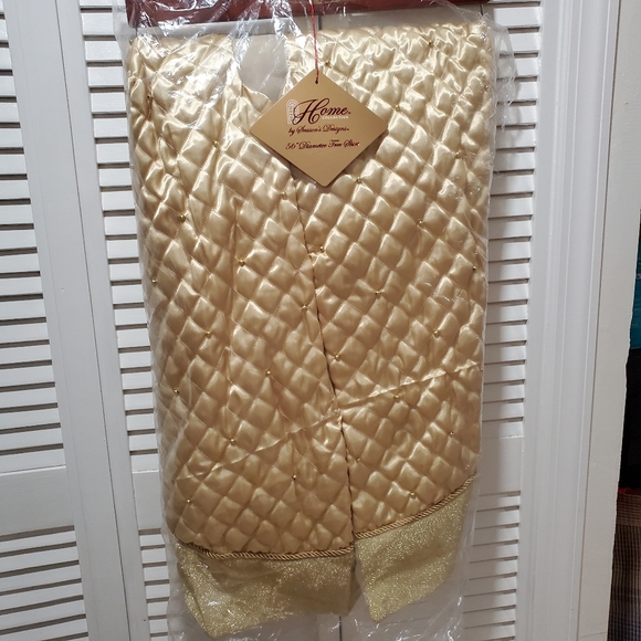 Christmas Tree Skirt 56" - Picture 4 of 13